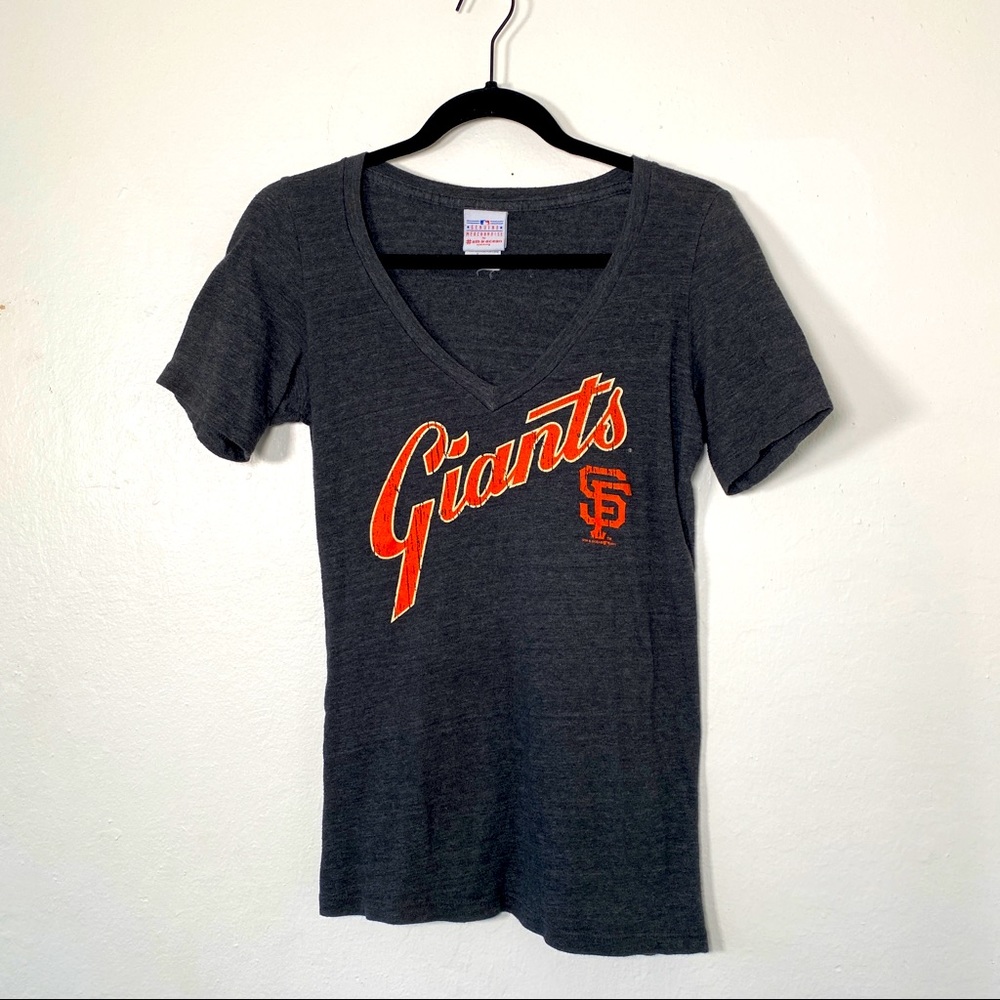 5TH & OCEAN Gray & Orange Short Sleeve V-Neck "SF GIANTS" Baseball T-shirt M